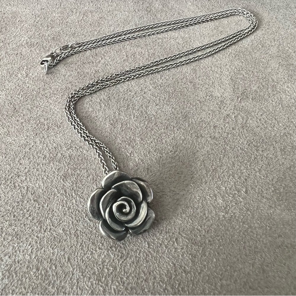 Rare Retired James Avery Sterling Rose Blossom Pendant Necklace